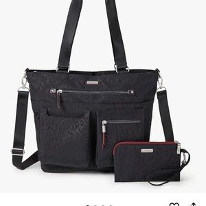 Baggallini Black Tote travel friendly